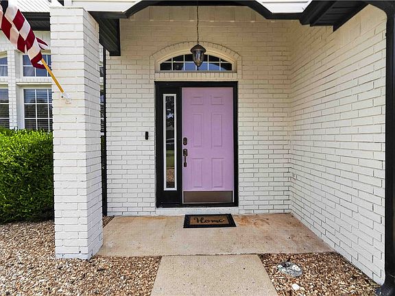 5th image of 203 NW Freestone Way