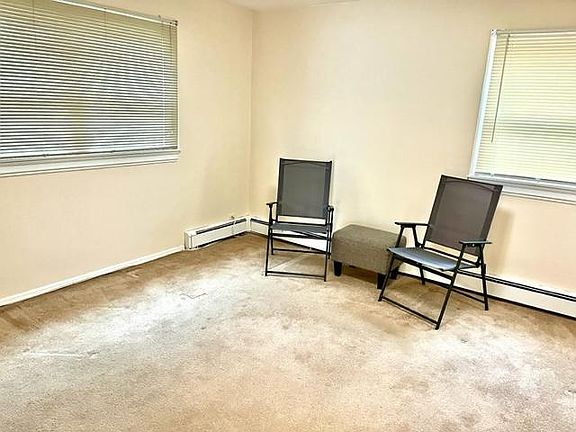 4th image of 27 Meadow Ln