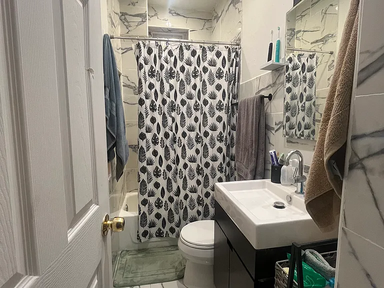 1619 S Loomis St #2 — Photo 5