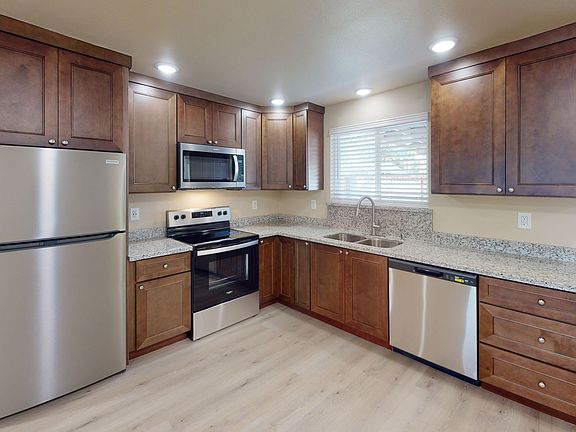 4th image of 16026-16028 16th Ave S