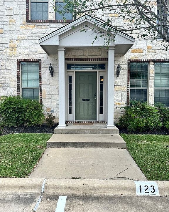 1st image of 123 Forest Dr