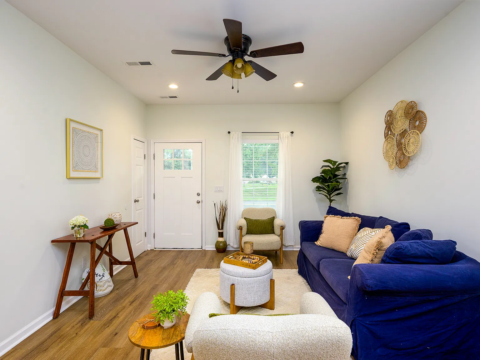 3 bed, 1400 sqft, $2,500 — Photo 3