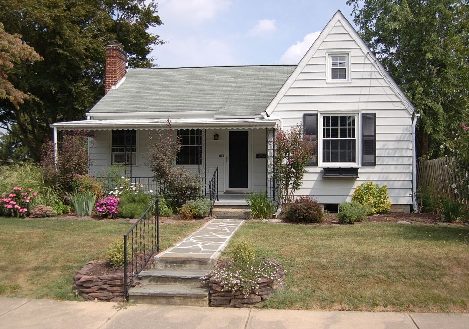 1st image of 103 N Custer Ave