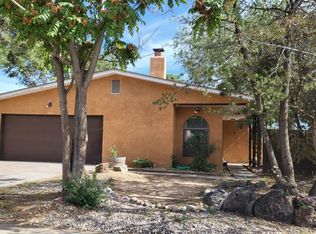 1208 Espejo St NE, Albuquerque, NM 87112