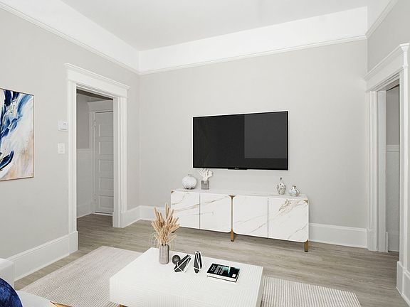2nd image of 2927 Sacramento St APT 8