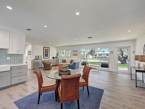 5th image of 49 NE 28 Court