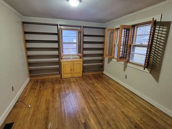 3rd image of 364 S Cedar Ave