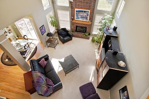3rd image of 27 Glenbrook Cir