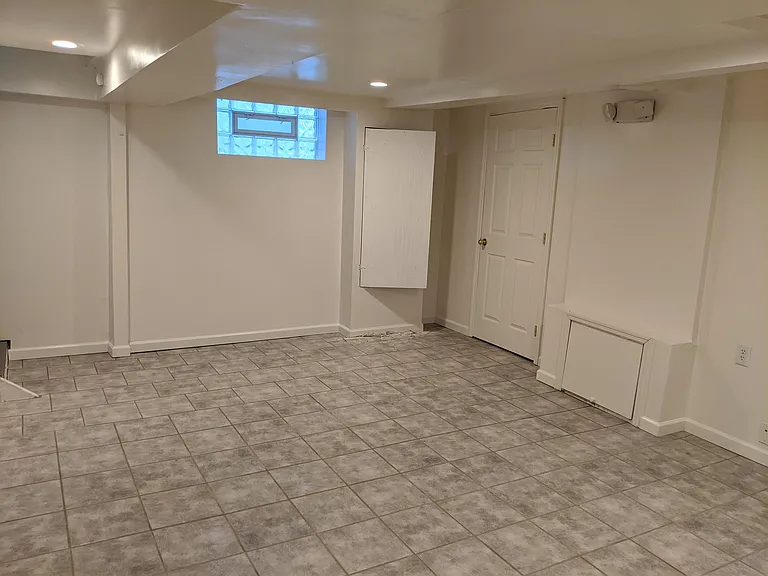 2443 S Dixie Dr — Photo 16