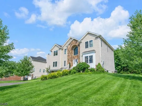 6 Jacob Way, Lopatcong Twp., NJ 08865