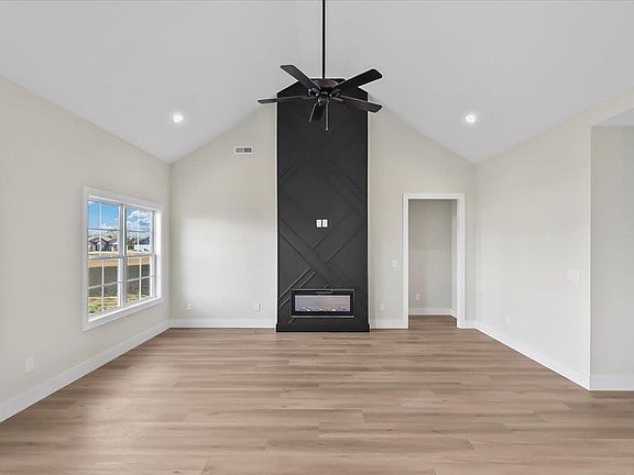 3rd image of 453 Cedar Hollow Dr
