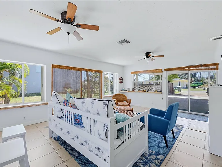 428 Court St — Photo 11