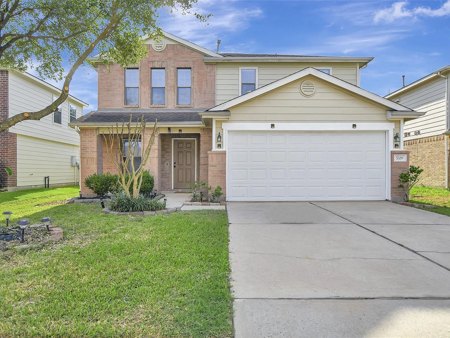 3 bed, 2.5 bath, 2132 sqft, $2,100 — Photo 1
