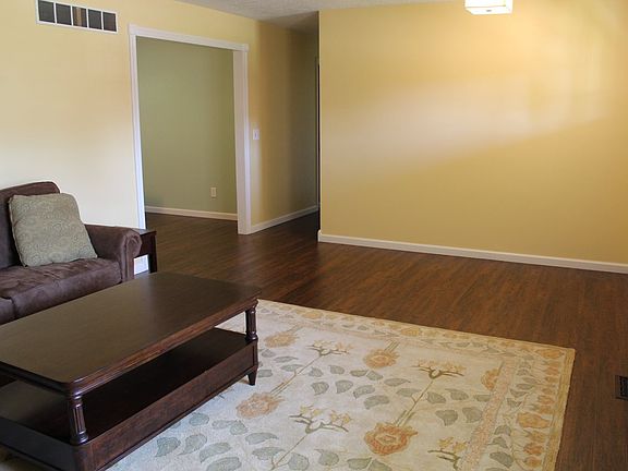 4th image of 642 Woodbriar Ct