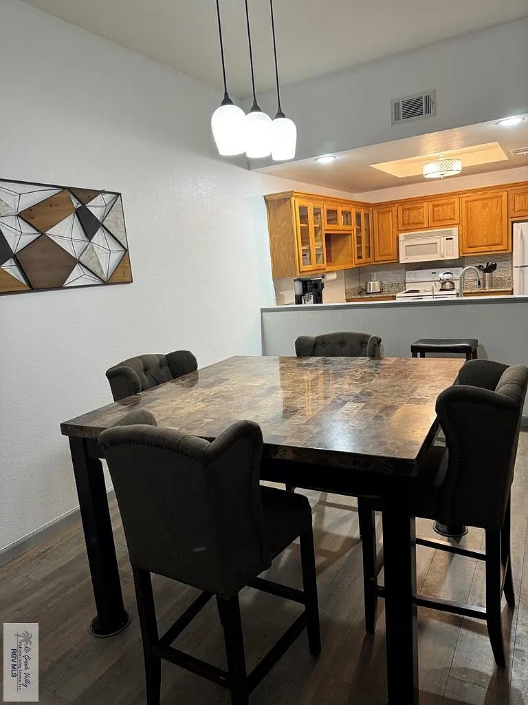 2 bed, 2.0 bath, 1114 sqft, $1,800 — Photo 3