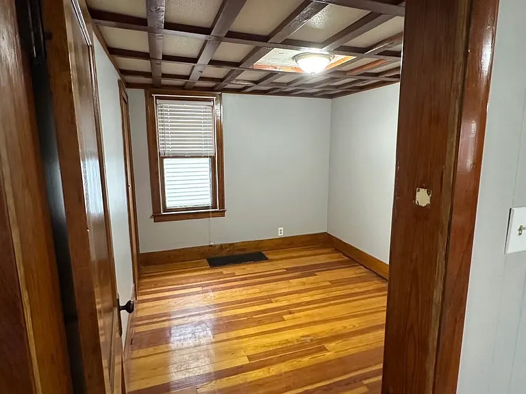 682 Ford Ave — Photo 7