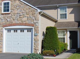 409 Eisenhower Dr, Carlisle, PA 17013