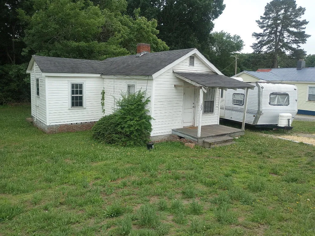 1 bed, 1.0 bath, $605 — Photo 1