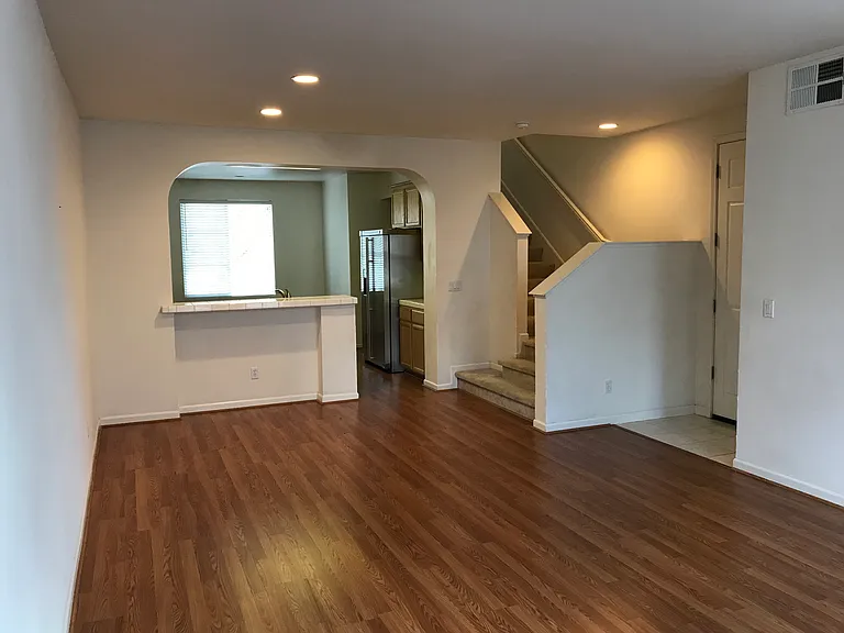 2209 Amaryllis Cir — Photo 5