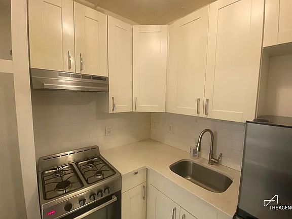 3rd image of 75 W 85th St APT A