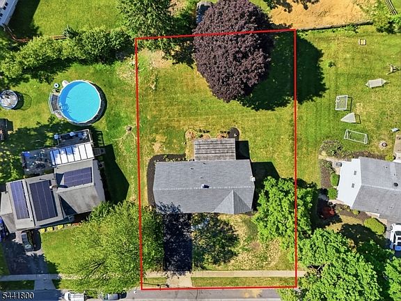 3rd image of 44 Stonehenge Dr