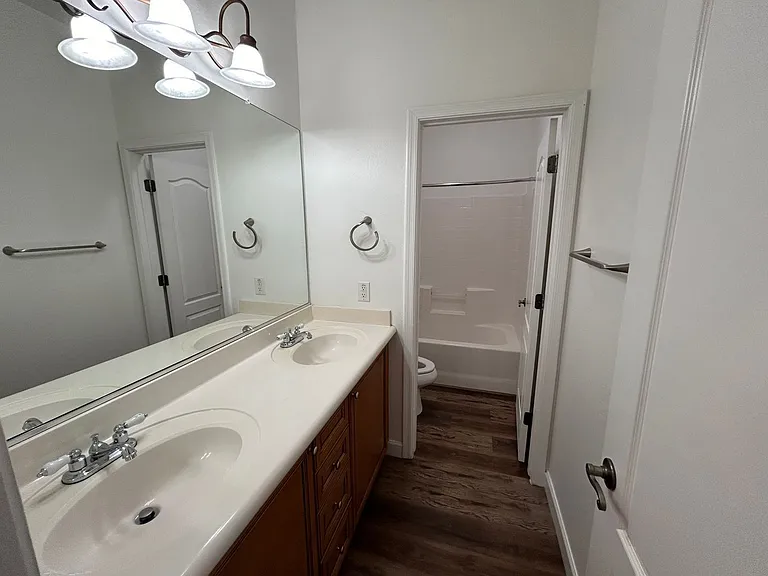 7325 W Ellis St — Photo 9