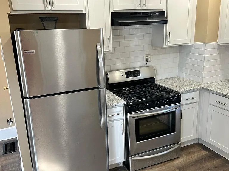 464 Grandview Ave — Photo 5