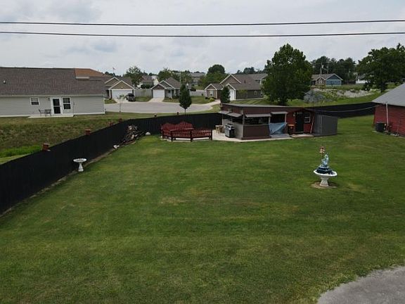 4th image of 141 Williams St
