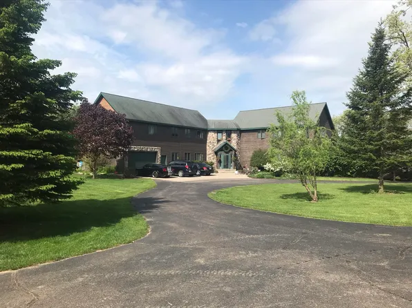 E9245 Oakleaf Ln, Wisconsin Dells, WI 53965