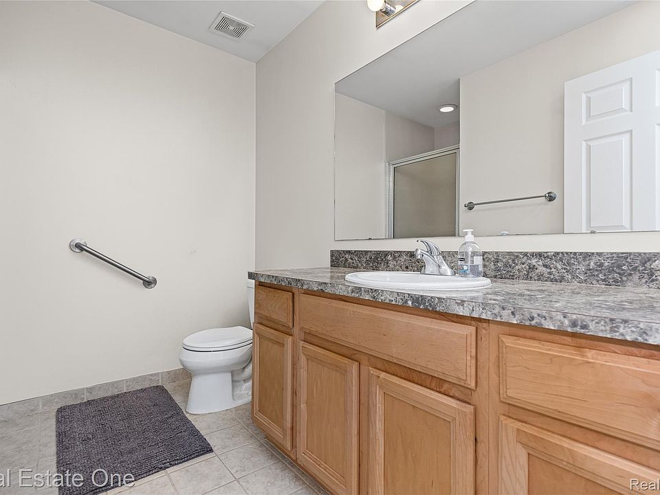 830 Woodhaven Dr, photo 13
