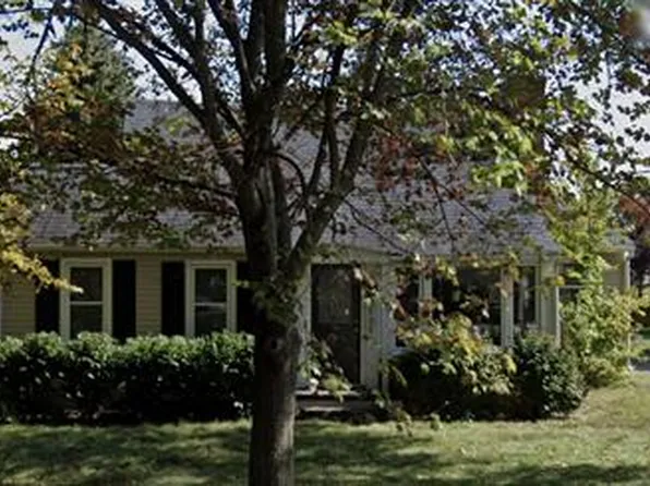 2010 Van Courtland Dr, Troy, MI 48083