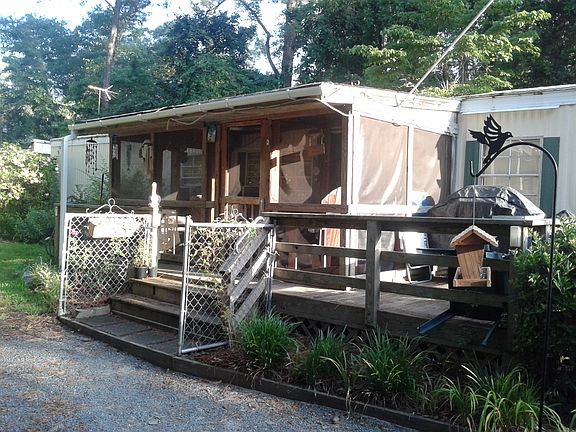 3rd image of 305 NE 76th St