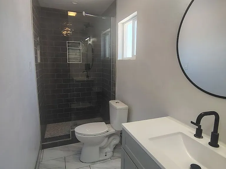 23 E Adams St — Photo 17