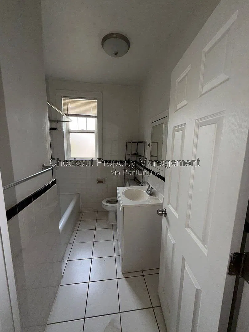 2 bed, 1.0 bath, 1200 sqft, $1,395 — Photo 4