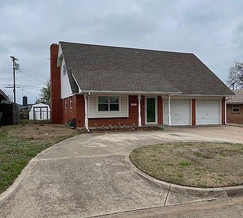 3rd image of 716 Briarcrest Dr