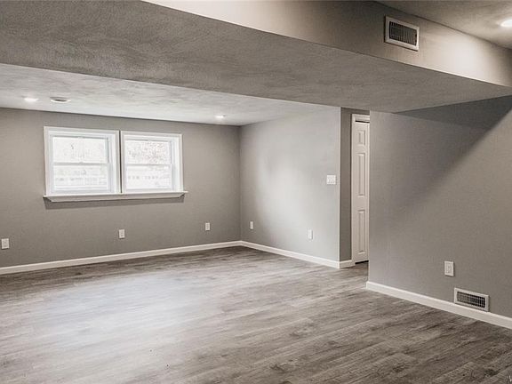 5th image of 8250 Elaine Cir