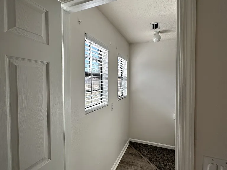 910 Luminary Cir — Photo 29