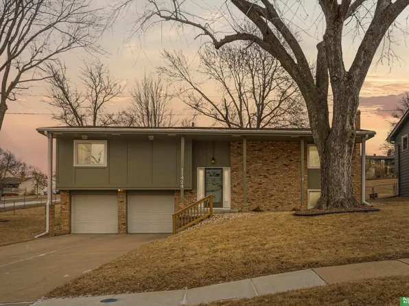11424 Raleigh Dr, Omaha, NE 68164
