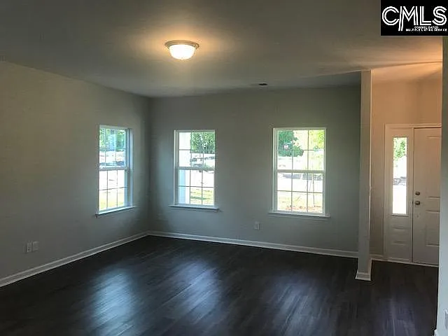 1342 Tamarind Ln — Photo 3