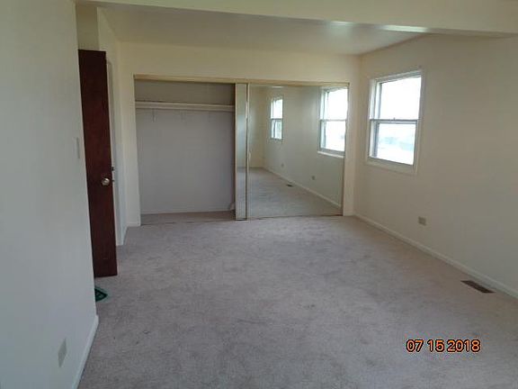 3rd image of 19319 Oakwood Ave