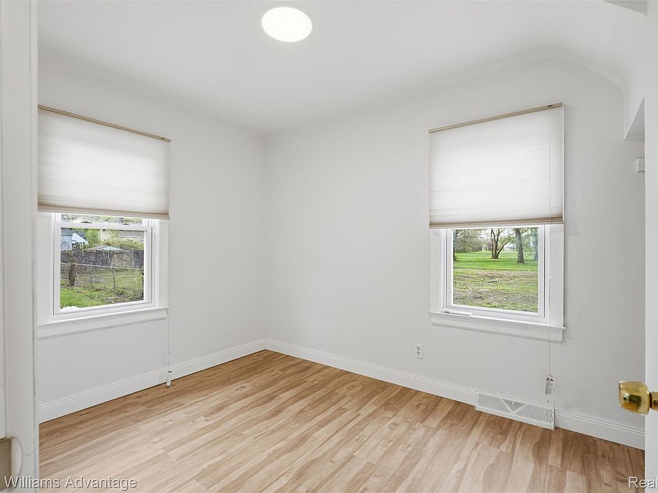 3060 Minerva St, photo 12
