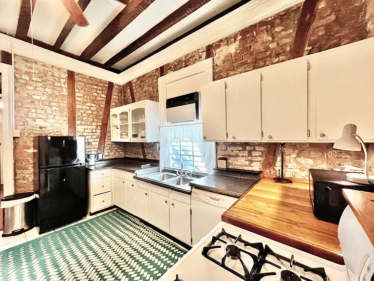 2025 Dauphine St #2025 — Photo 7