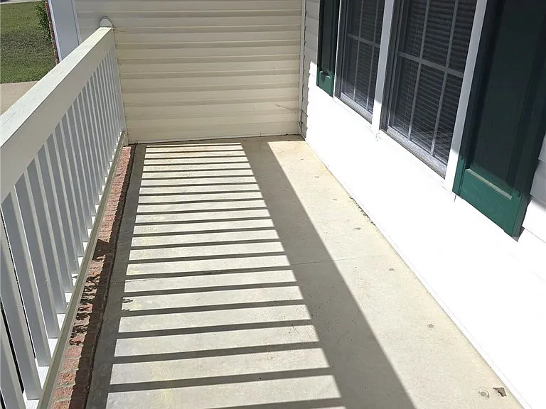 359 Arlington Dr — Photo 5