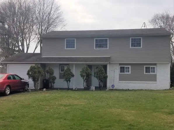 2 Joyce Ln, Commack, NY 11725