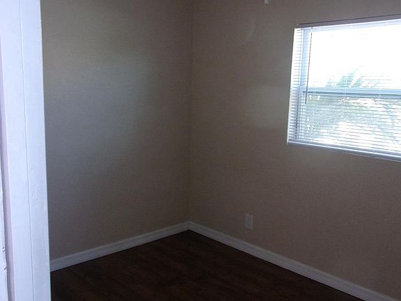 5th image of 142 49th Ave N