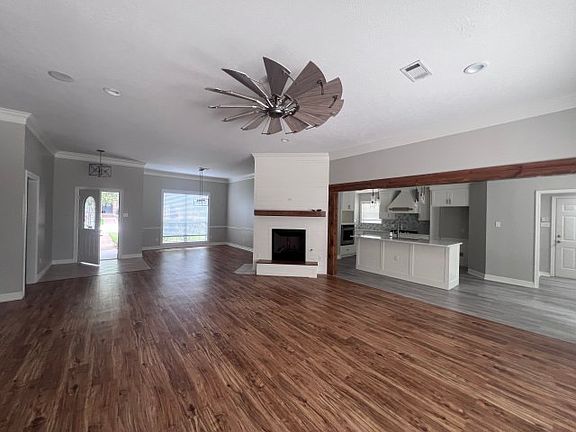 5th image of 701 Royal Adelade Dr