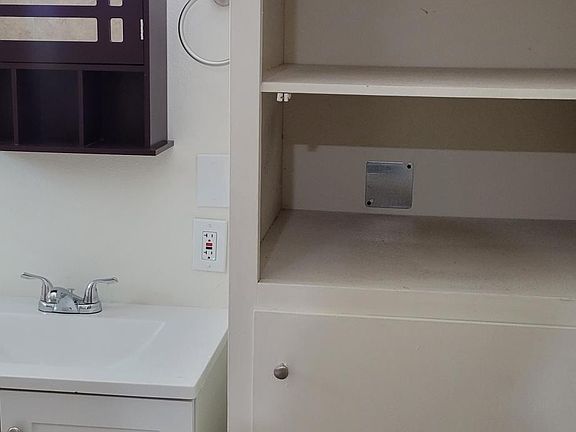 4th image of 227 E Cortner St #227