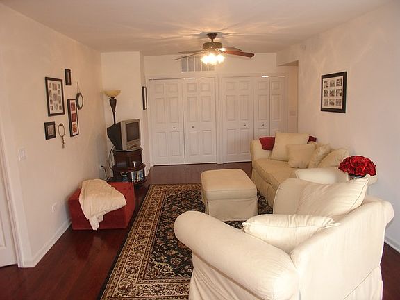3rd image of 29 Old Frankfort Way APT 206