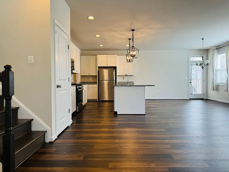 454 Coastal Ave — Photo 10