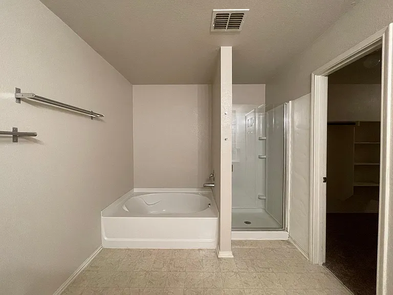 2801 Mockingbird St — Photo 16